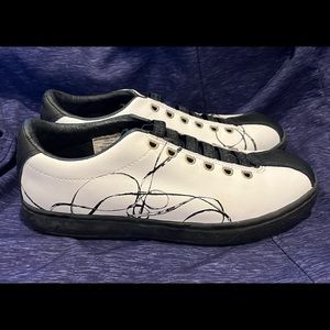 L.A.M.B Gwen Stefani Royal Elastics White Slip On Sneakers Women’s size 8.5.